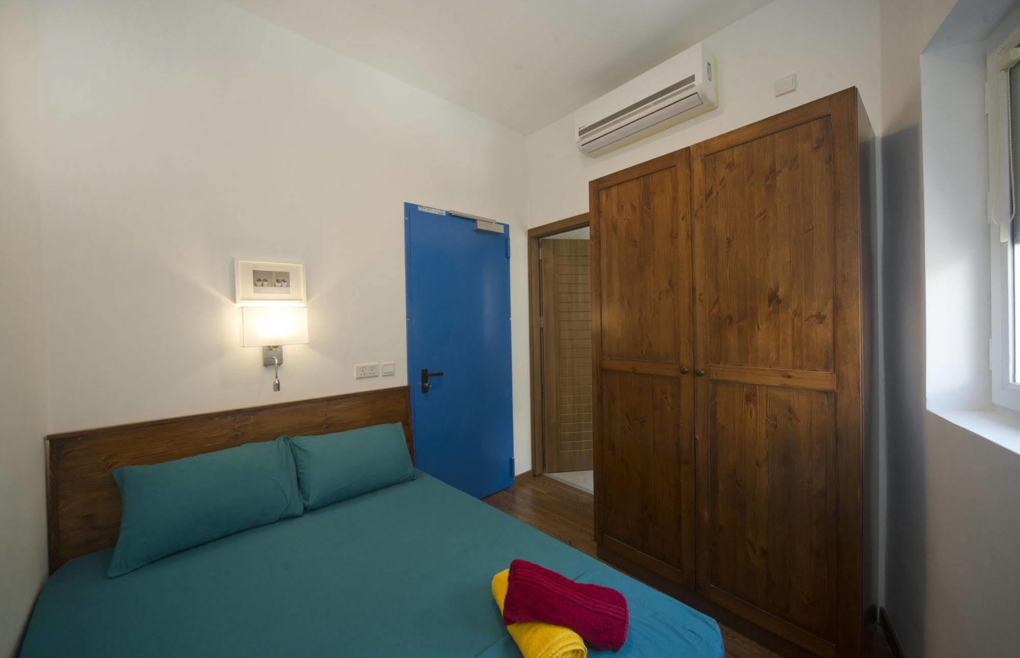 Marco Polo Party Hostel Saint Julian's Bagian luar foto